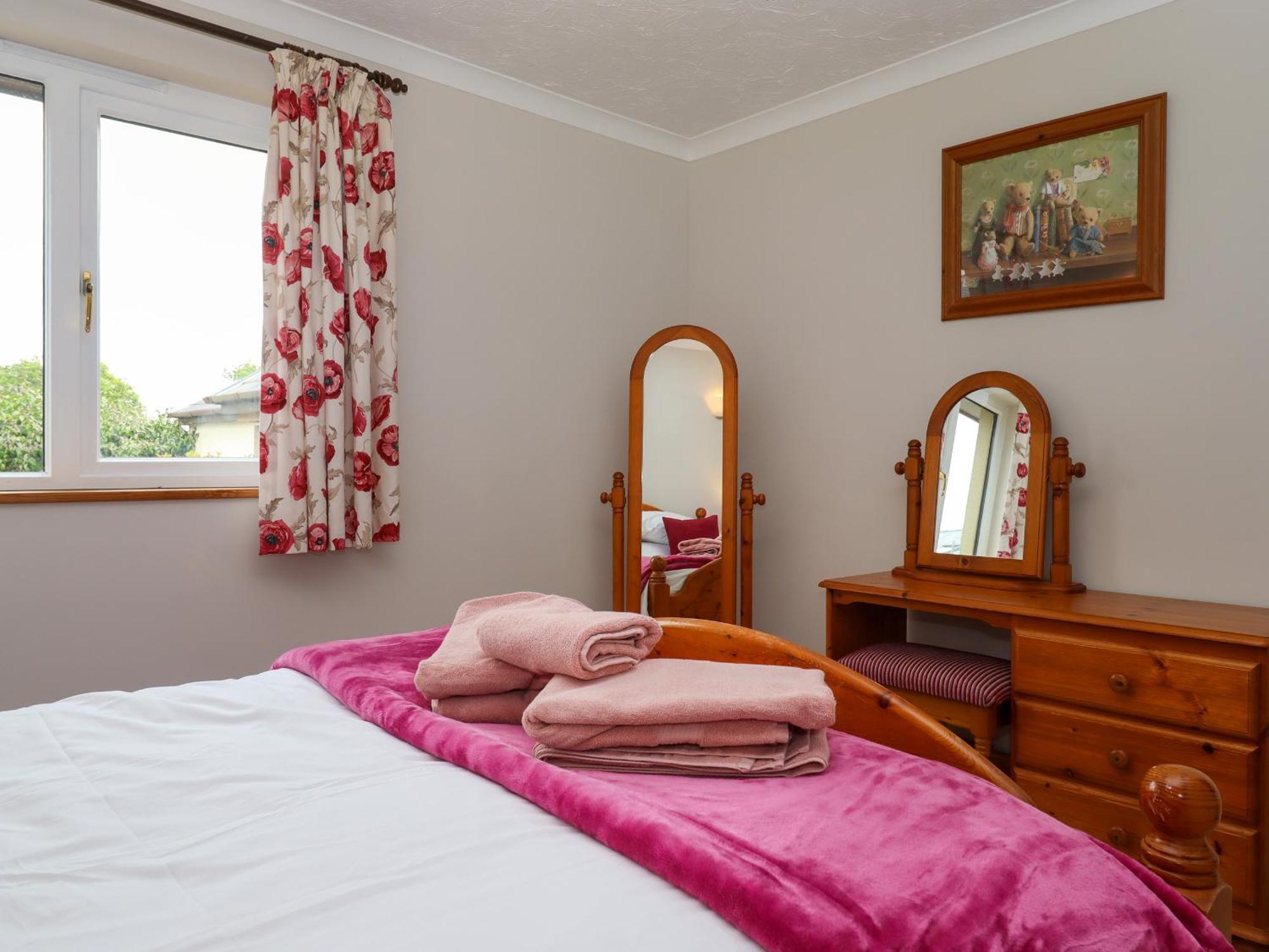 Hole Park Villa โฮลส์เวิร์ทธี ภายนอก รูปภาพ